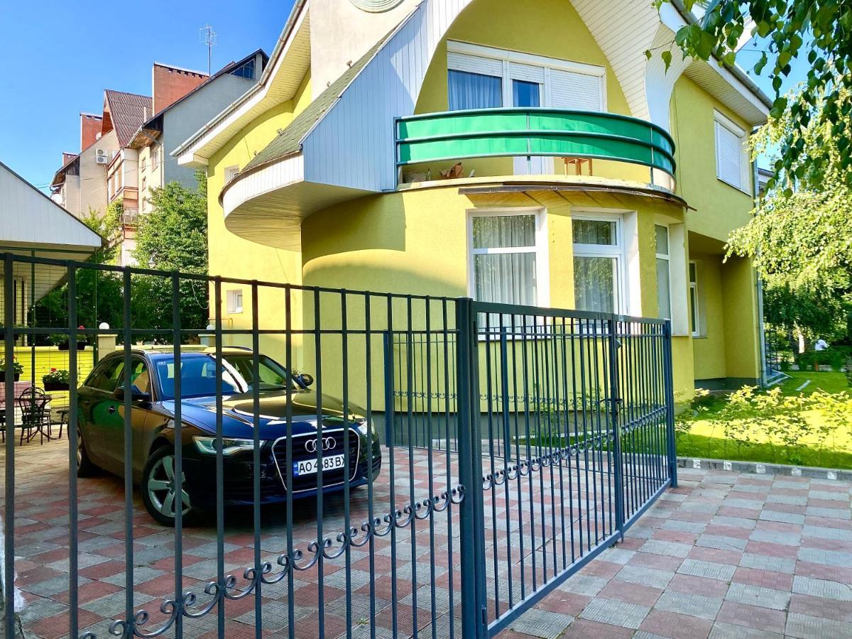 Авіа Apartment Uzhhorod Exterior photo