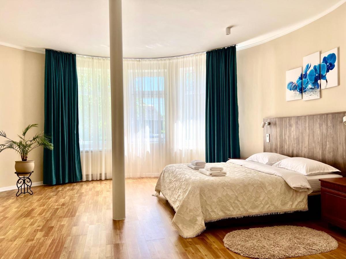 Авіа Apartment Uzhhorod Exterior photo